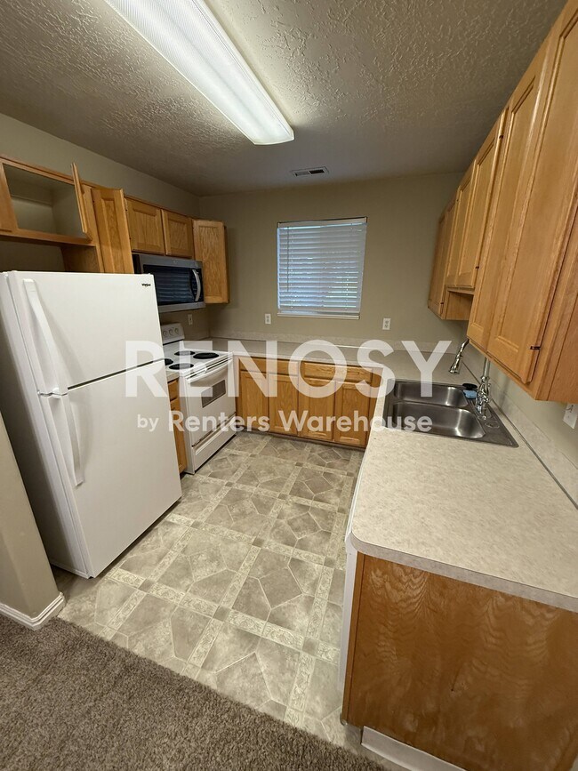 Foto del edificio - 2421 N 400 E