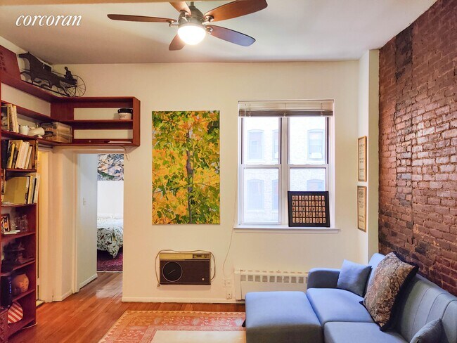 Building Photo - 140 W 74th St