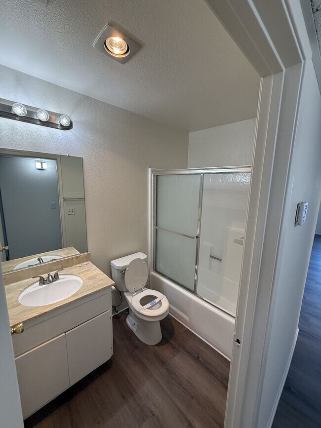 Interior Photo - Windward Isle