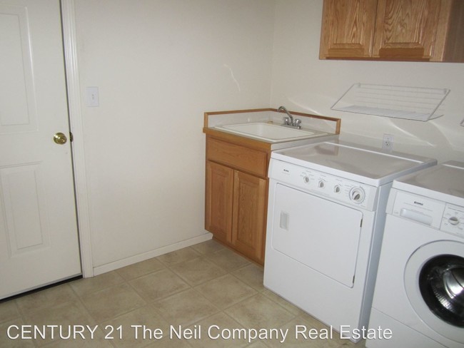 Building Photo - 303 Ashwood St