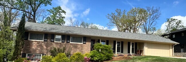 Building Photo - 2640 Varner Dr NE