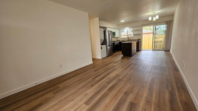 Lakewood Best Ever 3/2 Duplex All New Inside w/ Fenced Yard - Lakewood Best Ever 3/2 Duplex All New Inside w/ Fenced Yard Townhome