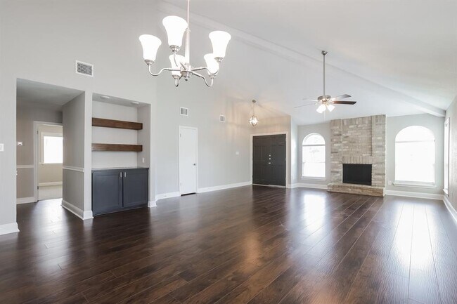 Building Photo - 16011 Beechnut St