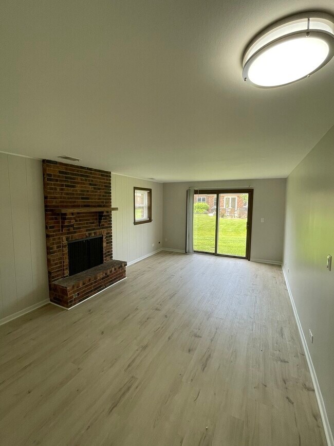 Building Photo - 8456 Dixon Ct