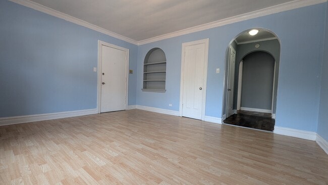 Building Photo - 7416 N Rogers Ave