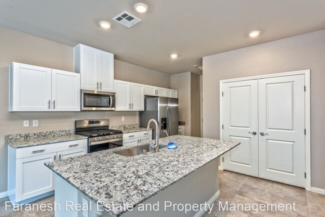 Building Photo - 4 br, 2.5 bath House - 7850 W Shelbourne Ave
