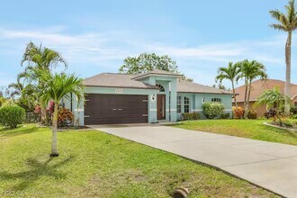 Building Photo - 2705 SW 11th Pl