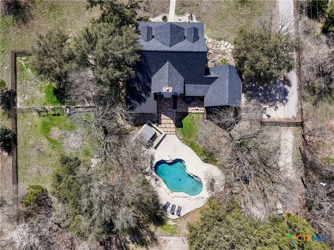 Building Photo - 1060 Great Oaks Dr