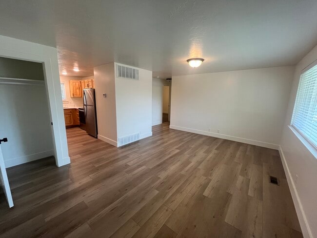 Building Photo - 193 N 130 E