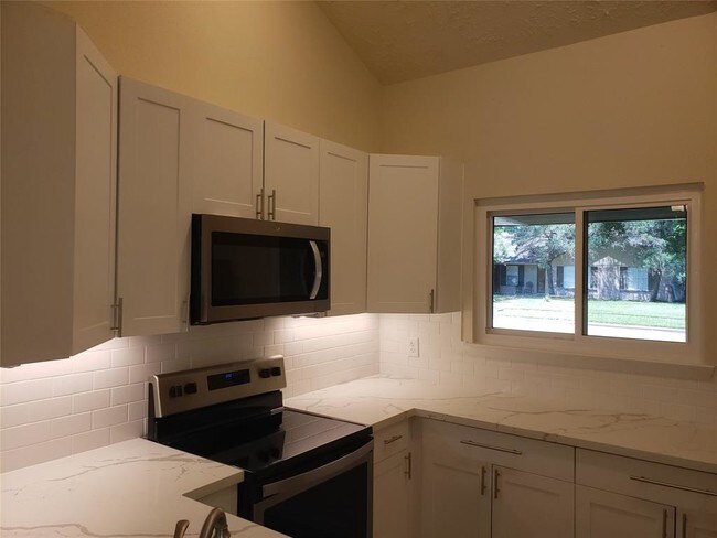 Building Photo - 3735 Westheimer Pl Dr
