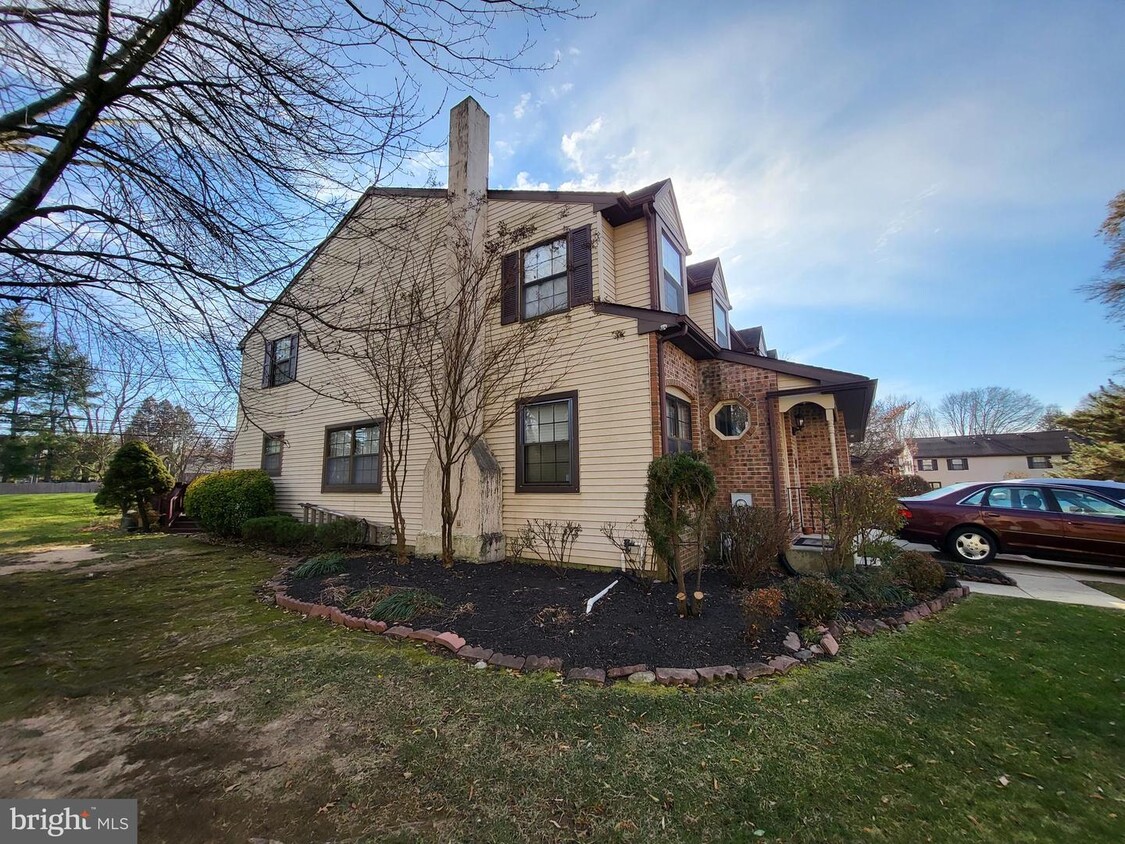 135 GREENSWARD Ln, CHERRY HILL, NJ 08002 Townhome Rentals in CHERRY