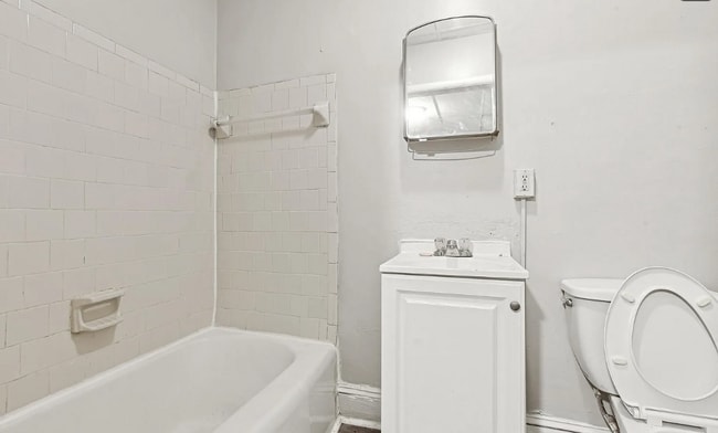 Building Photo - 255X W Lombard St