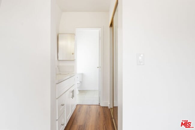 Foto del edificio - 9055 Alcott St