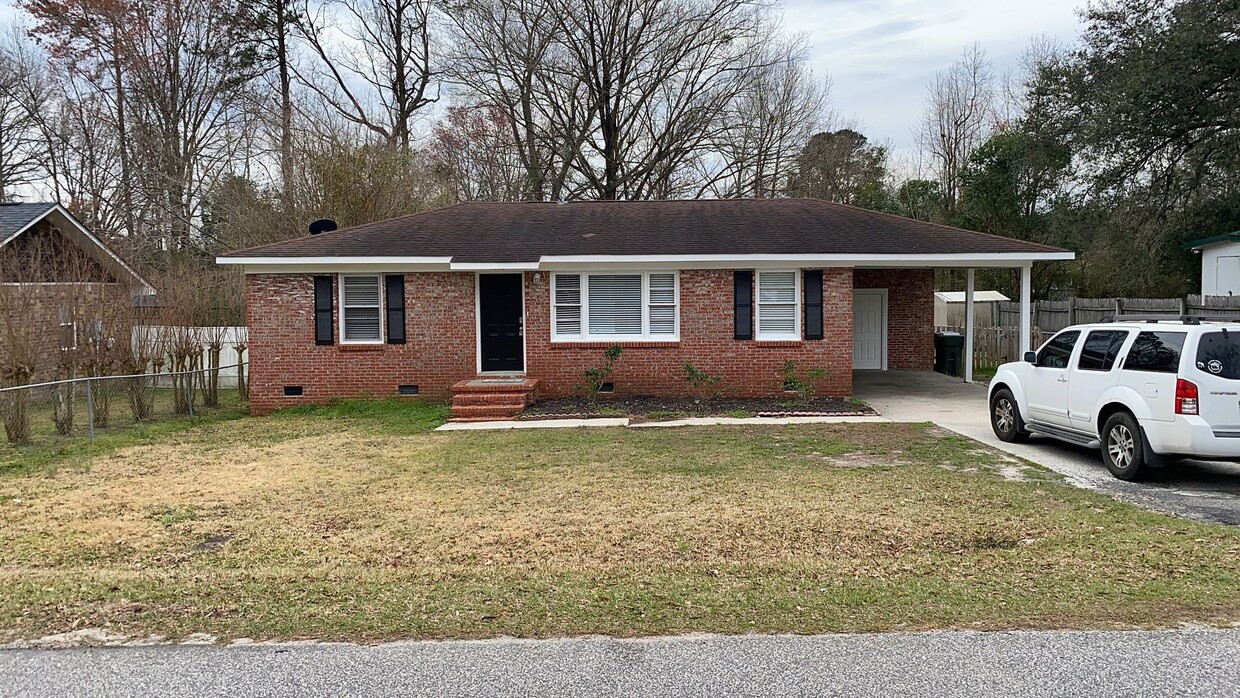 Primary Photo - 3 bd 1 bath home in Boulder Bluff