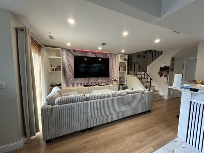 Foto del edificio - 9 Rosewood Dr