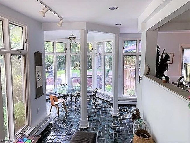 Foto del edificio - 20 Ridge Rd