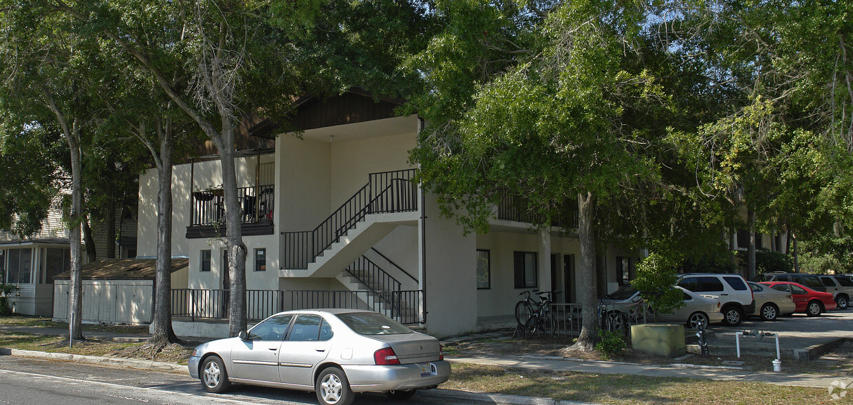 Primary Photo - Gator Palms Apartments