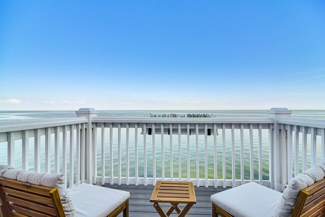 Building Photo - 5172 Coquina Key Dr SE