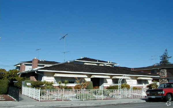 Foto del edificio - 2835 Malabar Ave