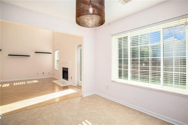 Building Photo - 2290 Charleston Walk SE