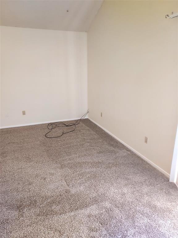 Building Photo - 627 Greenlawn Blvd