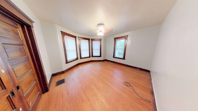 Building Photo - 2424 W Clifton Ave