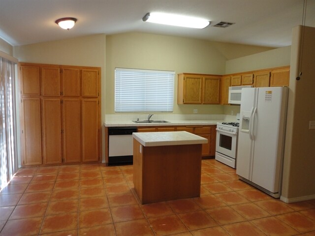 Building Photo - 222 Mariposa Way
