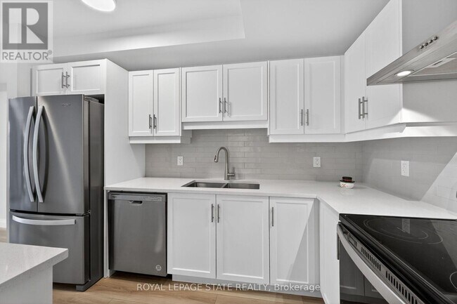 Building Photo - 153 Wilson St W