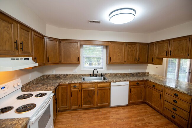 Building Photo - 122 Pierre Pl