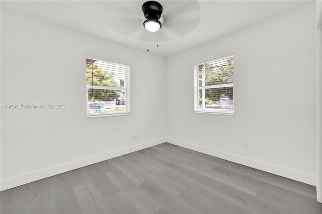 Foto del edificio - 4045 NW 23rd Ct