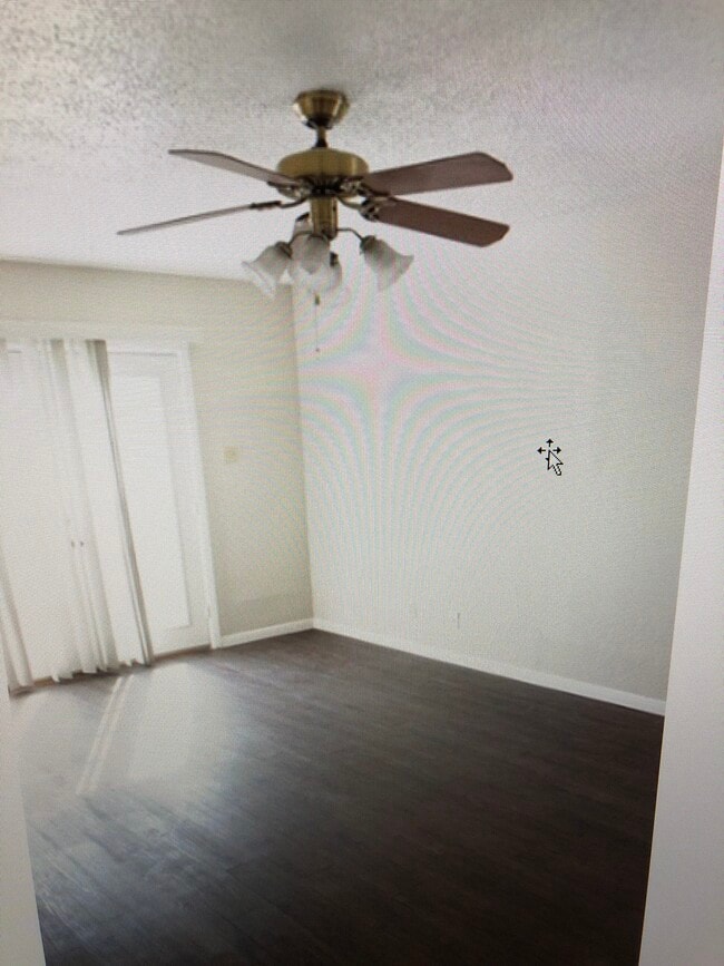 Building Photo - 2102 Hinkle Ave