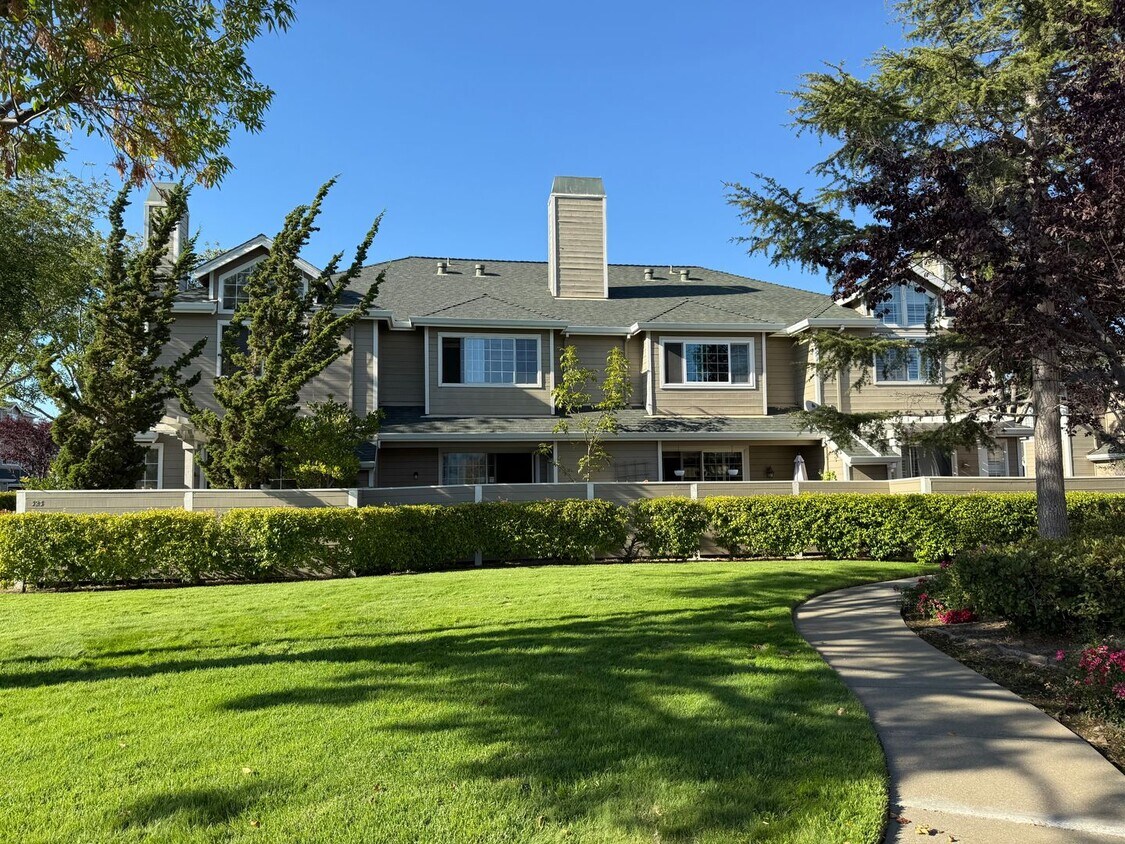 Foto principal - 321 Treasure Island Dr