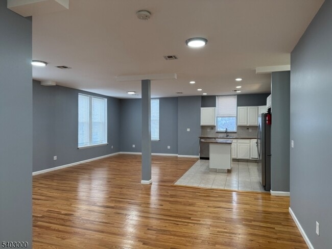 Building Photo - 610 Devon St