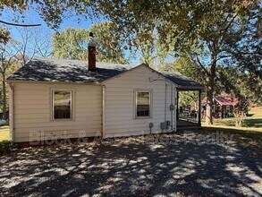 Building Photo - 1811 Newell St