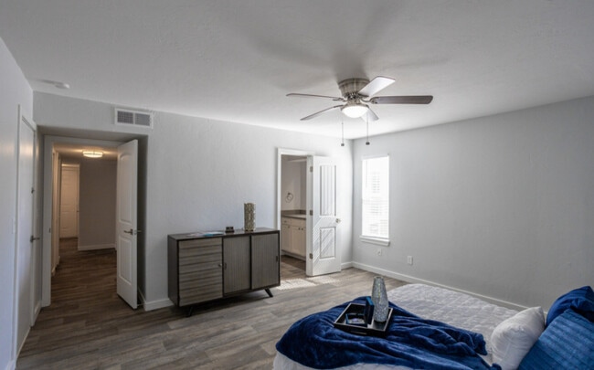 Building Photo - The North Shore Apartments