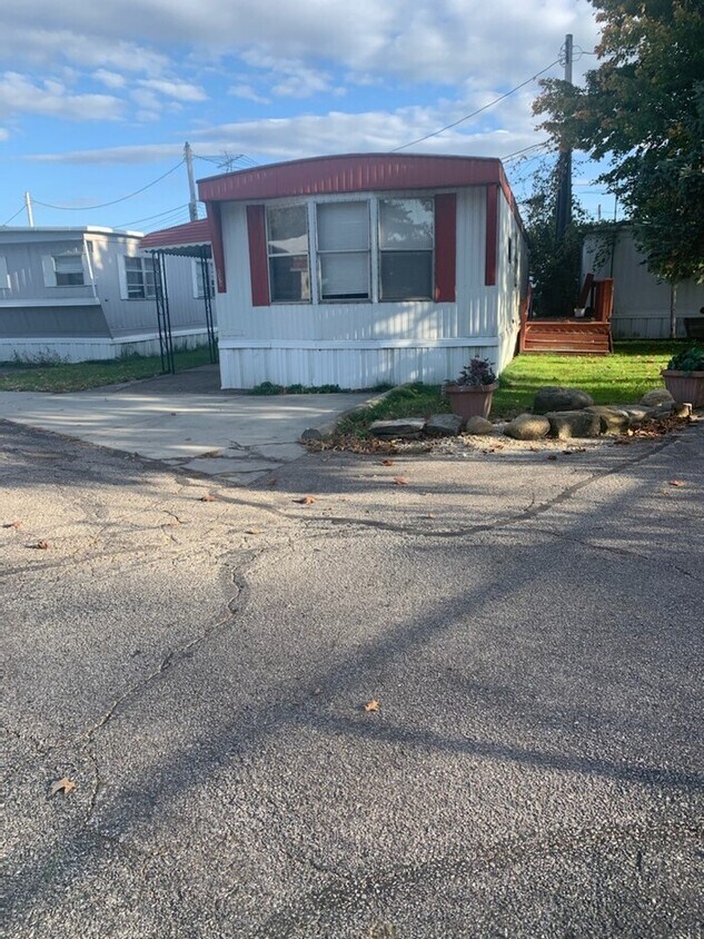Foto principal - Two bedroom newly remodeled mobile home