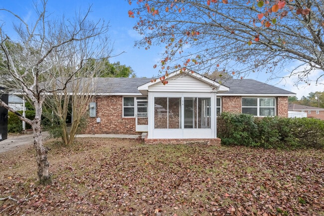 Building Photo - 516 Hazel Dr