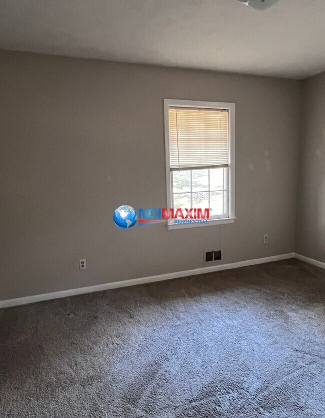 Building Photo - 2082 Windsor Ln SW