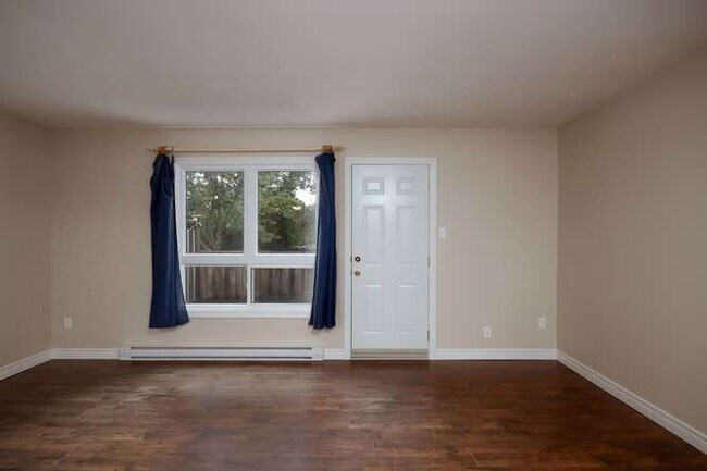 Building Photo - SPACIOUS 3 BEDROOM TOWNHOME IN SOUTHWEST L...