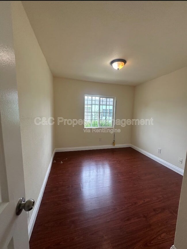 Foto del edificio - 1143 W 91st St
