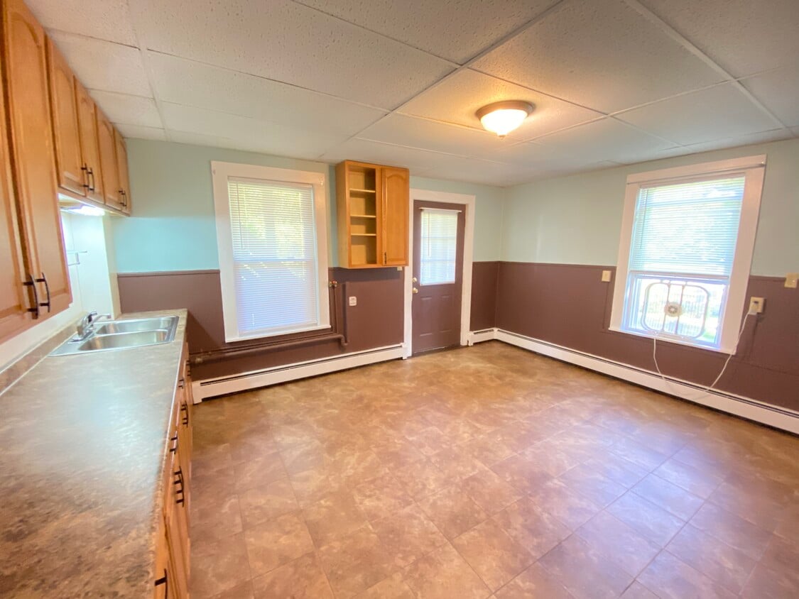 Primary Photo - 25 Cohasse St