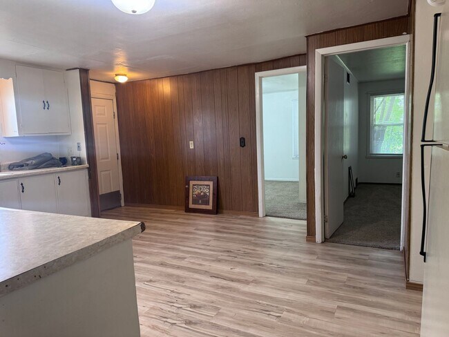 Foto del edificio - 700 W Division St