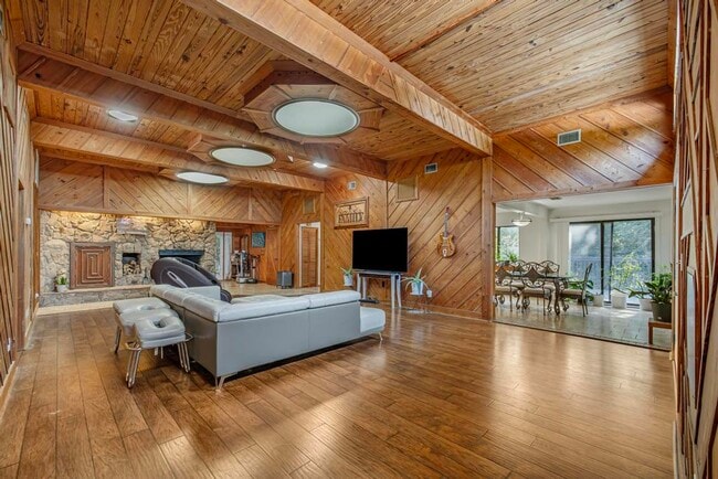 Building Photo - 4811 Soundside Dr