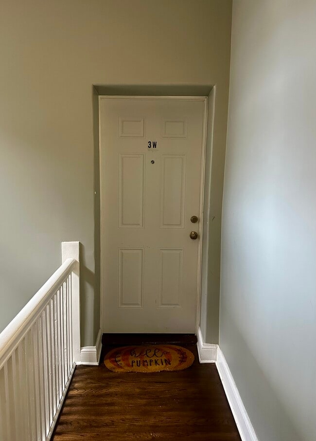 Building Photo - 941 E Marquette Rd