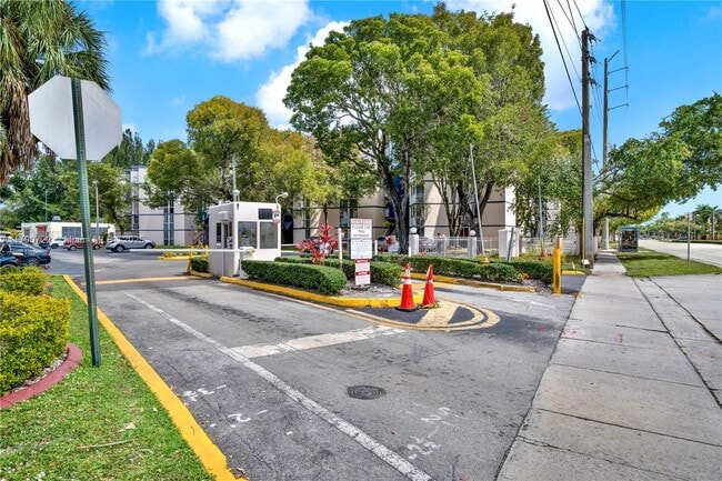 Foto del edificio - 7125 NW 186th St