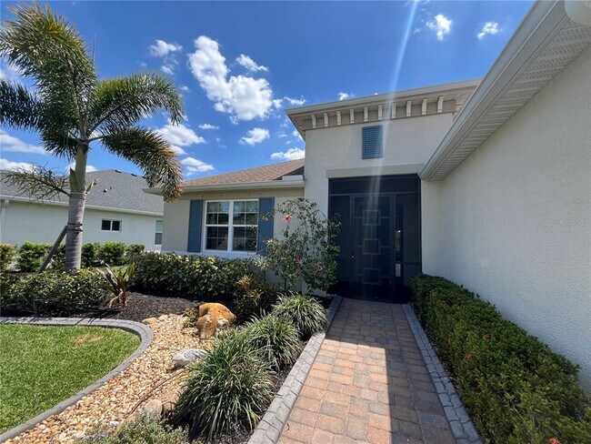 Foto del edificio - 12116 Goldenrod Ave