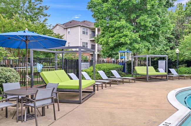 Resort style pool with sundeck - Annapolis Bay