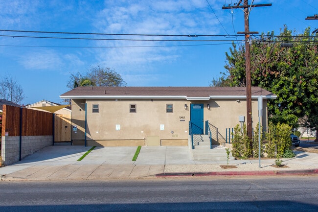 Building Photo - 5401 W 83rd St