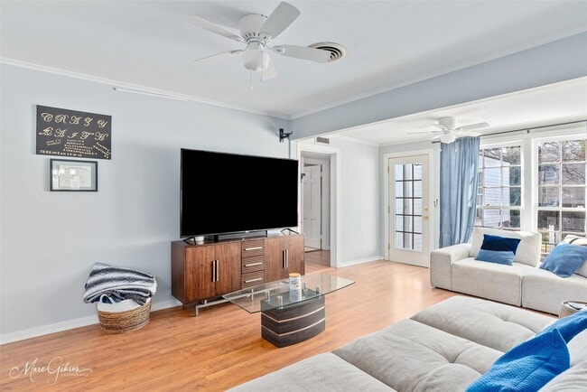 Building Photo - Updated Broadmoor Home