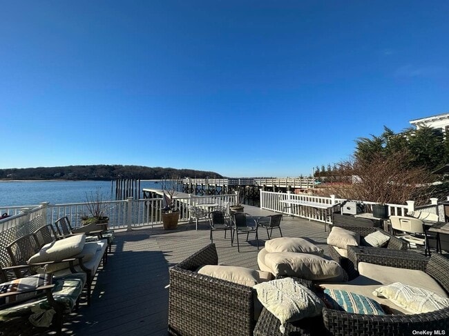 Building Photo - 147 Woodbine Ave